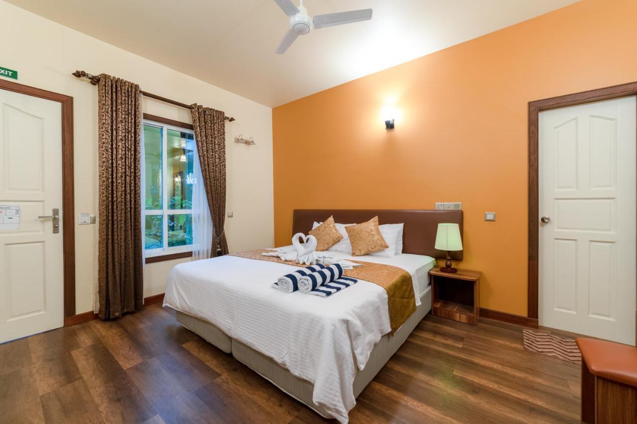 Ostrov Hotel Ukulhas Island Bagian luar foto